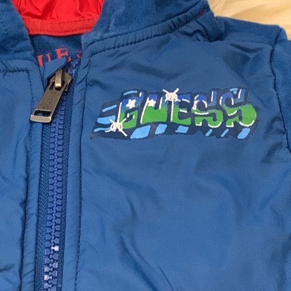 Guess Zipper Hoodie Jacket in Blue/Red/Yellow in Size 3T with Guess Logo - Picture 3 of 7